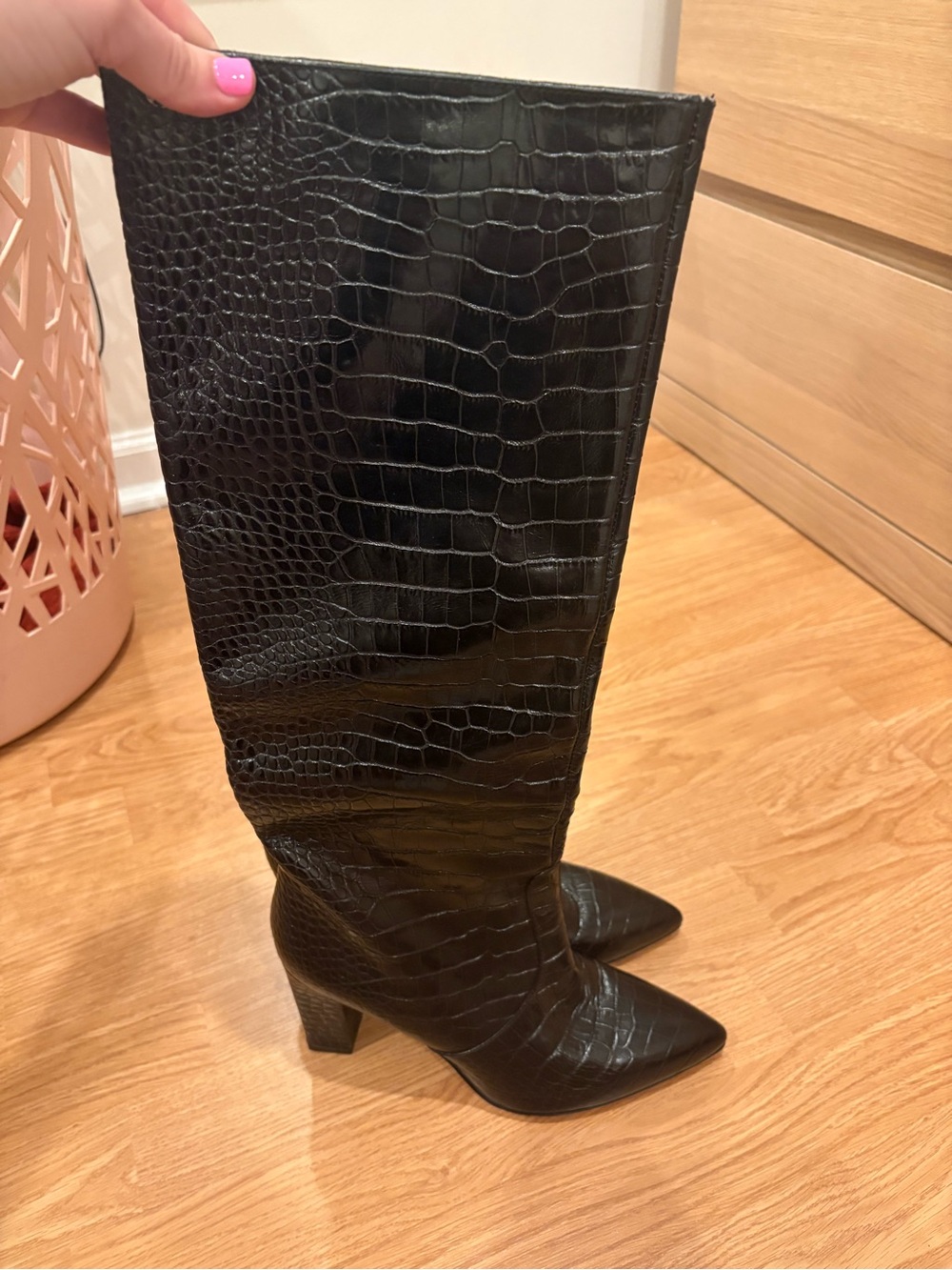 Black Croc-Embossed Pointed Knee-High Heeled Boots